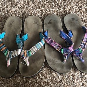 2 pairs of sanuk sandals